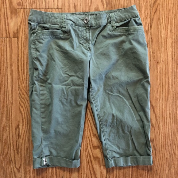 White House Black Market Pants - White House Black Market Ivy Pedal Pusher Pants